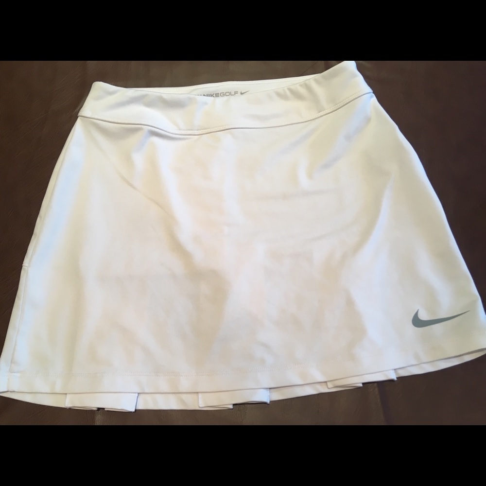 Golf skirt w/ rear pleating.